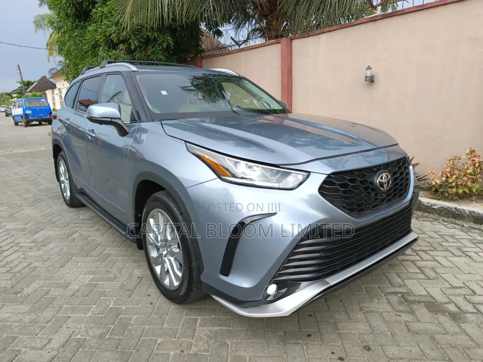 Toyota Highlander Limited AWD 2023 Silver