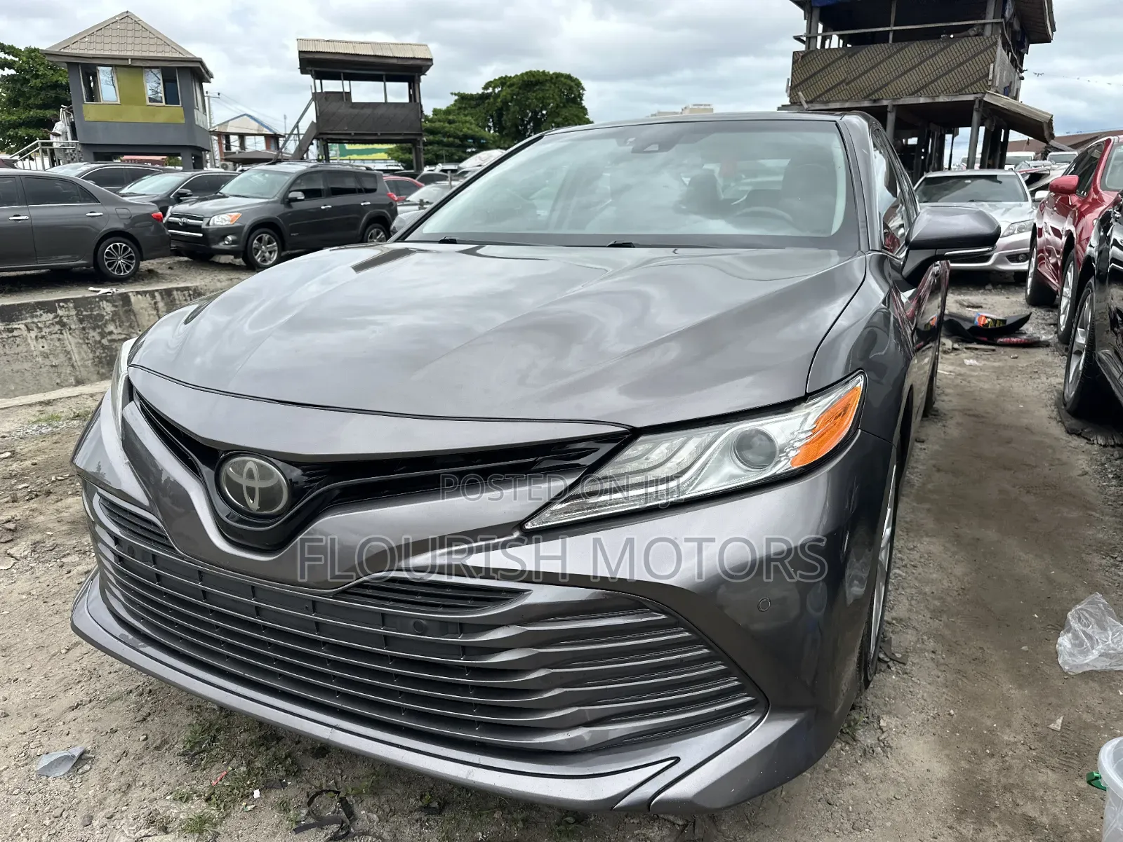 Toyota Camry XLE V6 FWD 2020 Gray