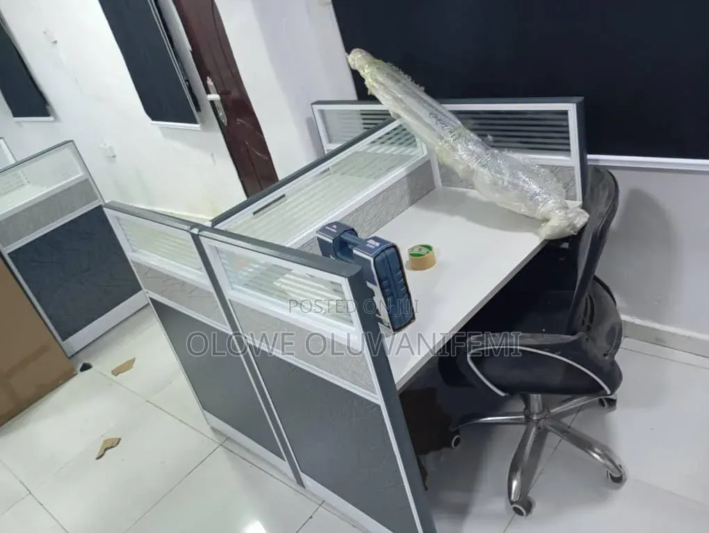 Work Station for Two Staff