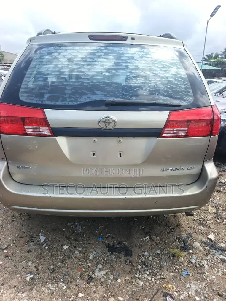 Toyota Sienna 2006 Gold