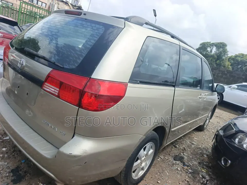 Toyota Sienna 2006 Gold