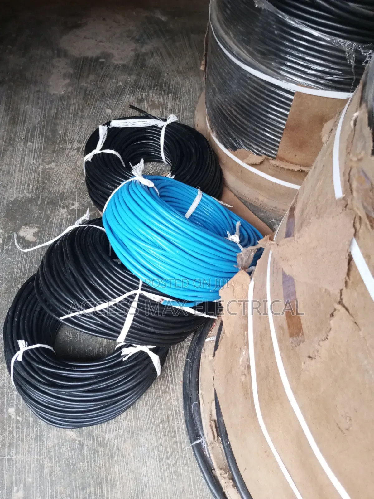 Black and Blue 16mm Flexible Cable