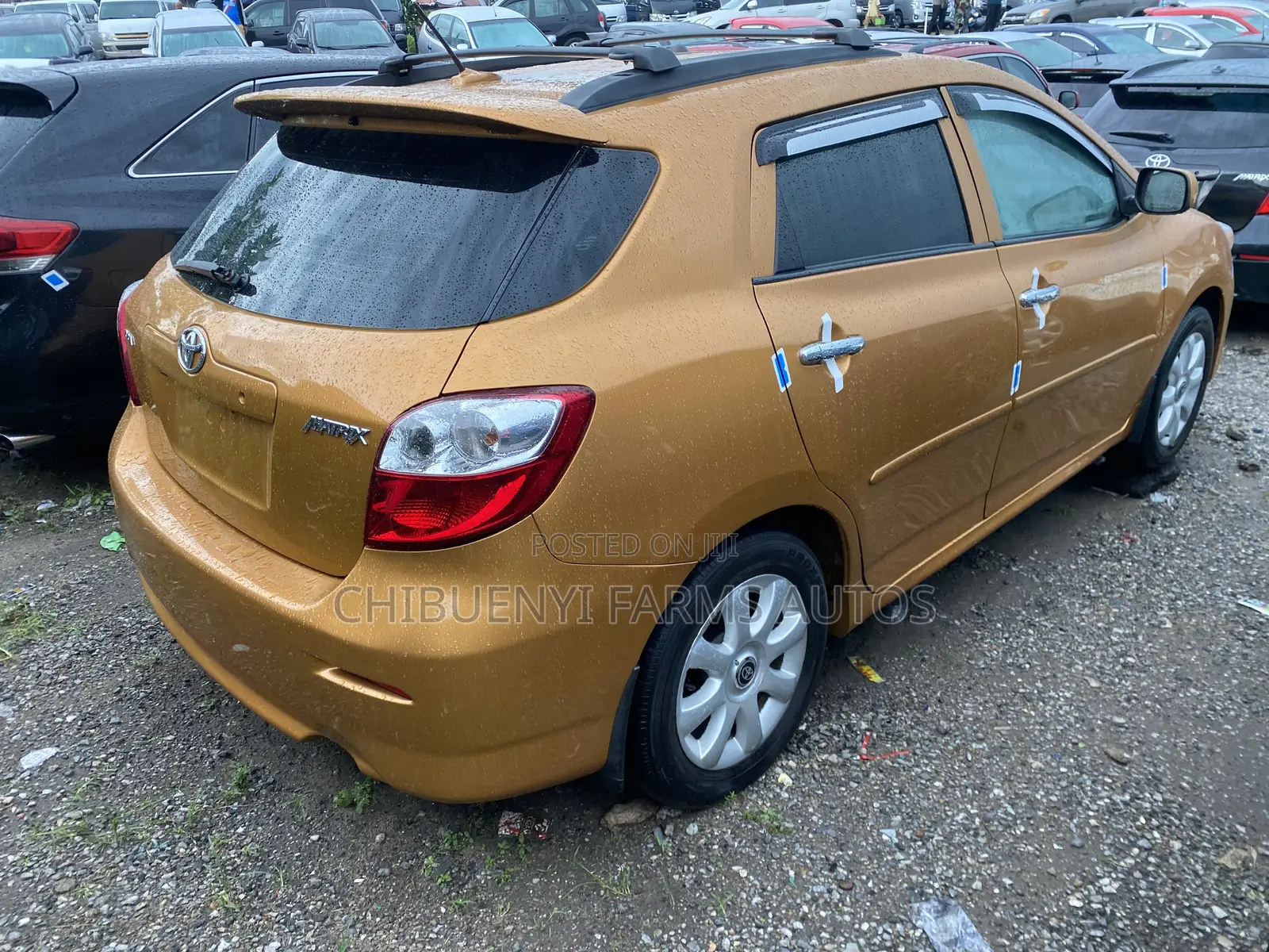 Toyota Matrix L Hatchback FWD (1.8L 4cyl 5M) 2011 Gold