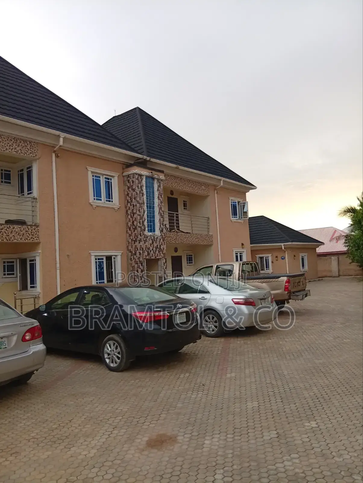4bdrm Duplex in Tpumpy, FHA for sale