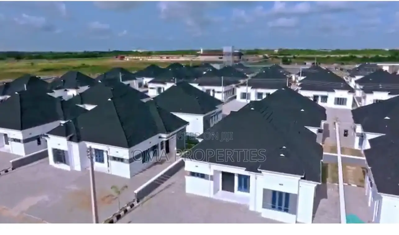 4bdrm Bungalow in Lekki Avana Bungalow for sale
