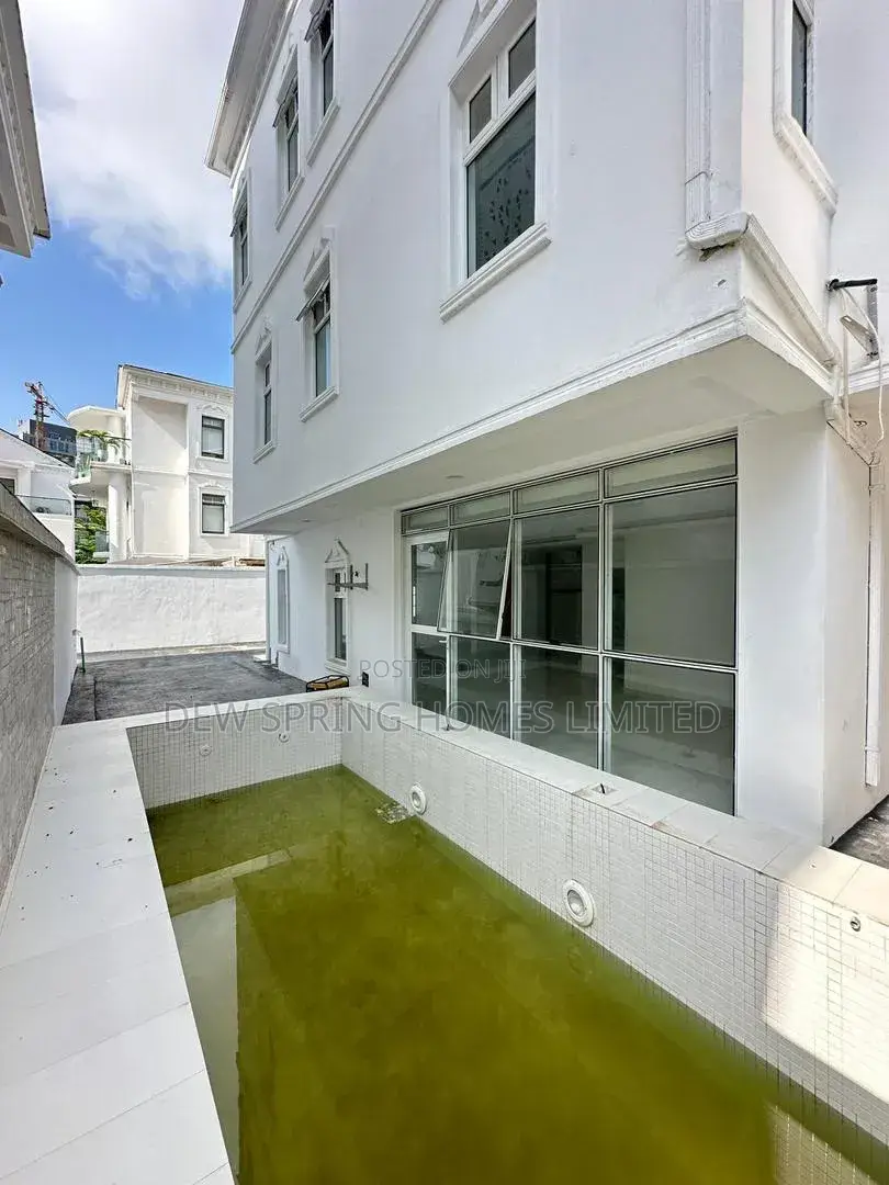 5bdrm Villa in Banana Island for sale