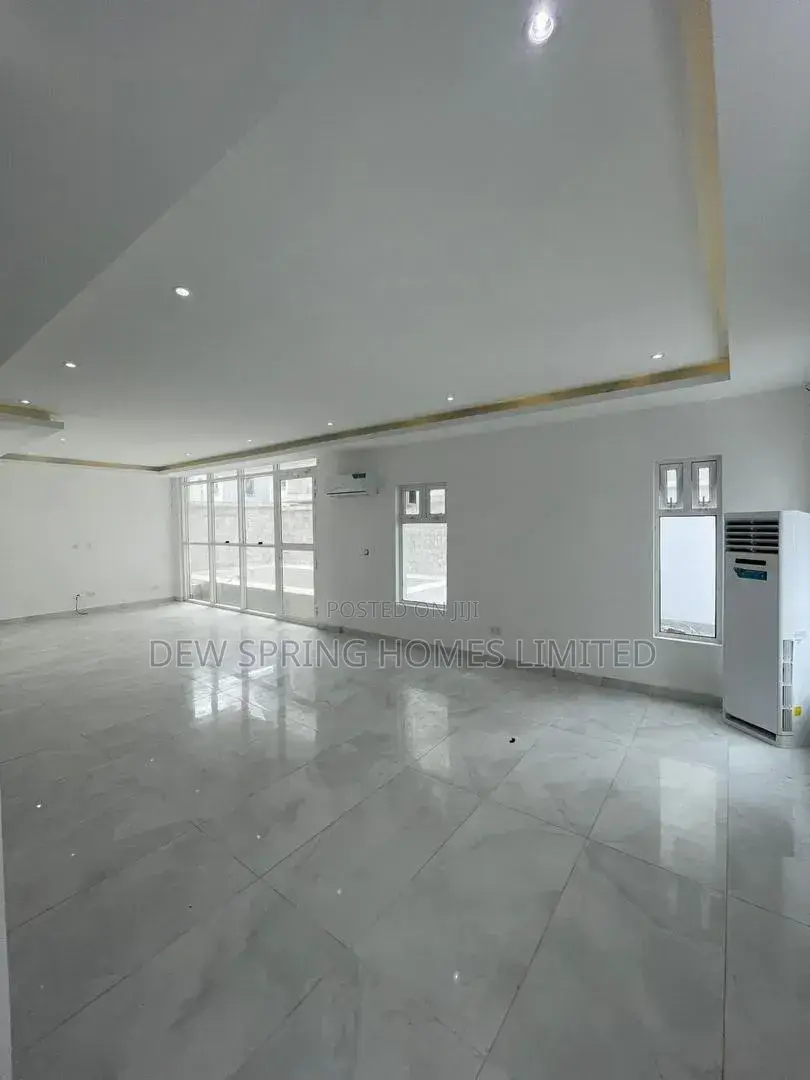 5bdrm Villa in Banana Island for sale