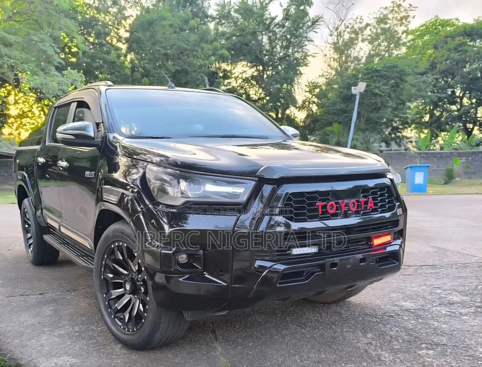 Toyota Hilux 2016 Black