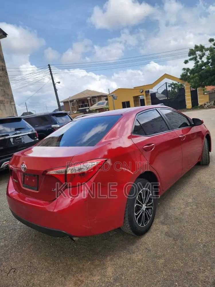 Toyota Corolla LE (1.8L 4cyl 2A) 2018 Red