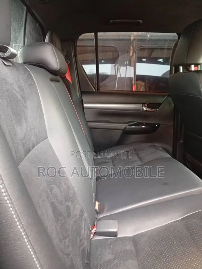 Toyota Hilux 2025 Black