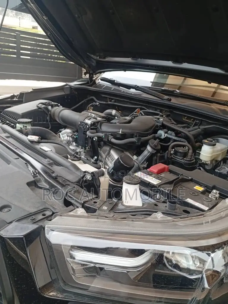 Toyota Hilux 2025 Black