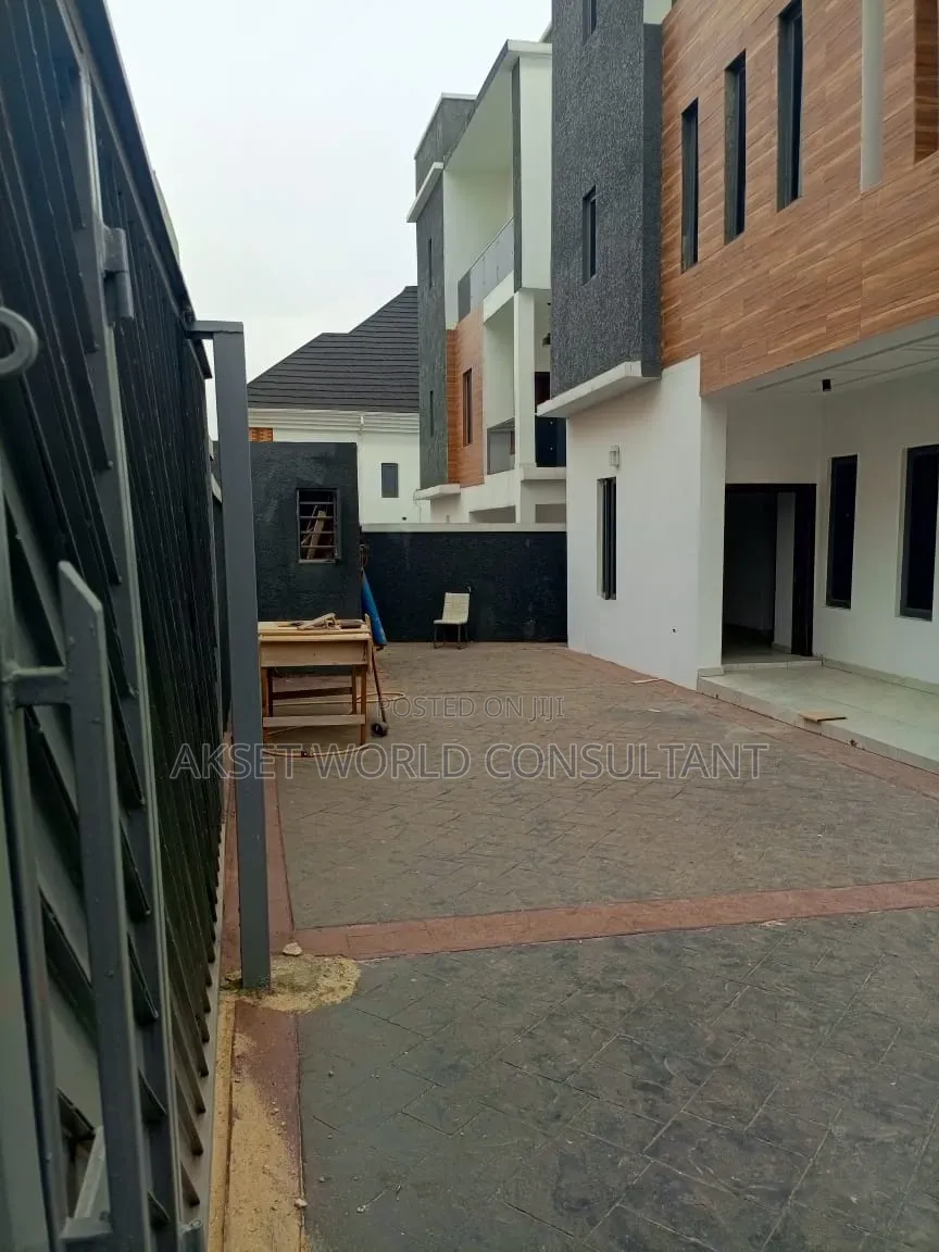 5bdrm Duplex in GRA Phase 2 Shangisha for sale