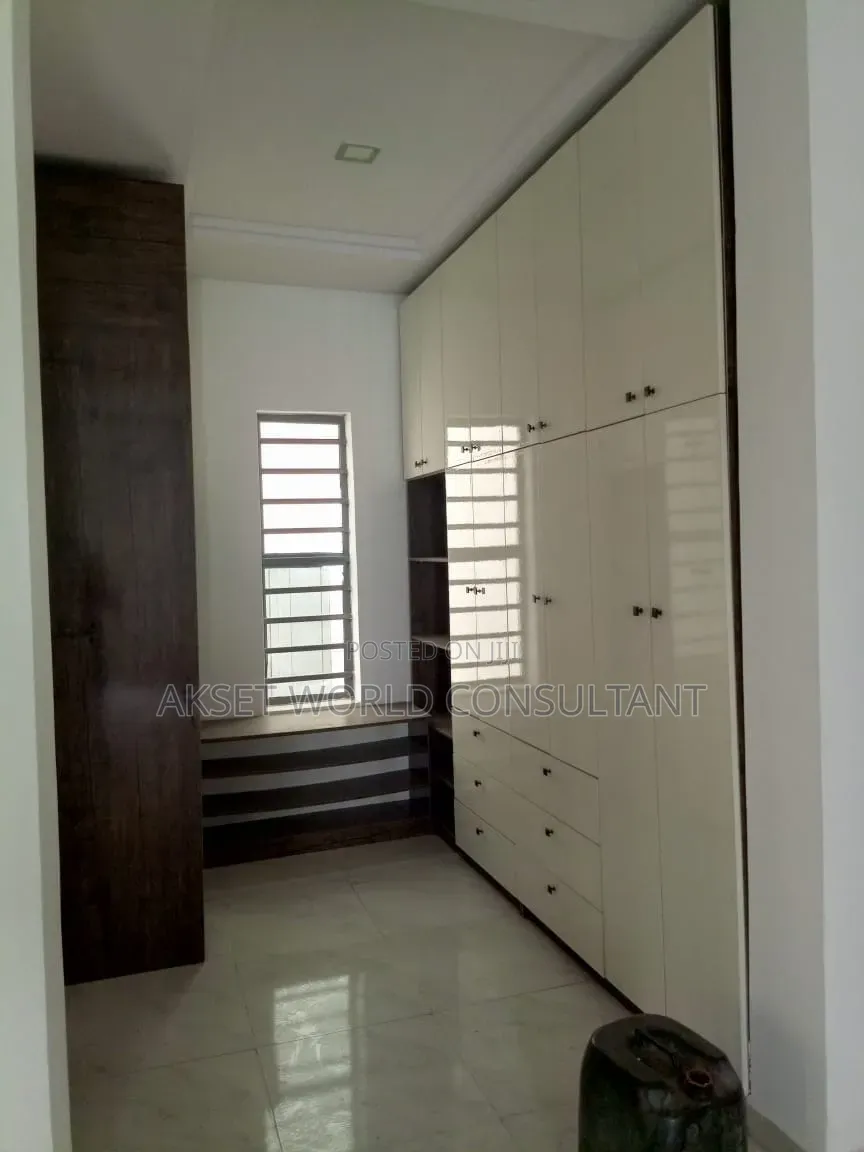 5bdrm Duplex in GRA Phase 2 Shangisha for sale