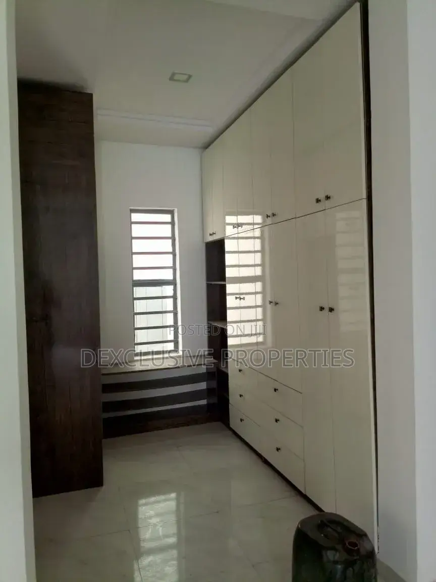 5bdrm Duplex in GRA Phase 2 Shangisha for sale