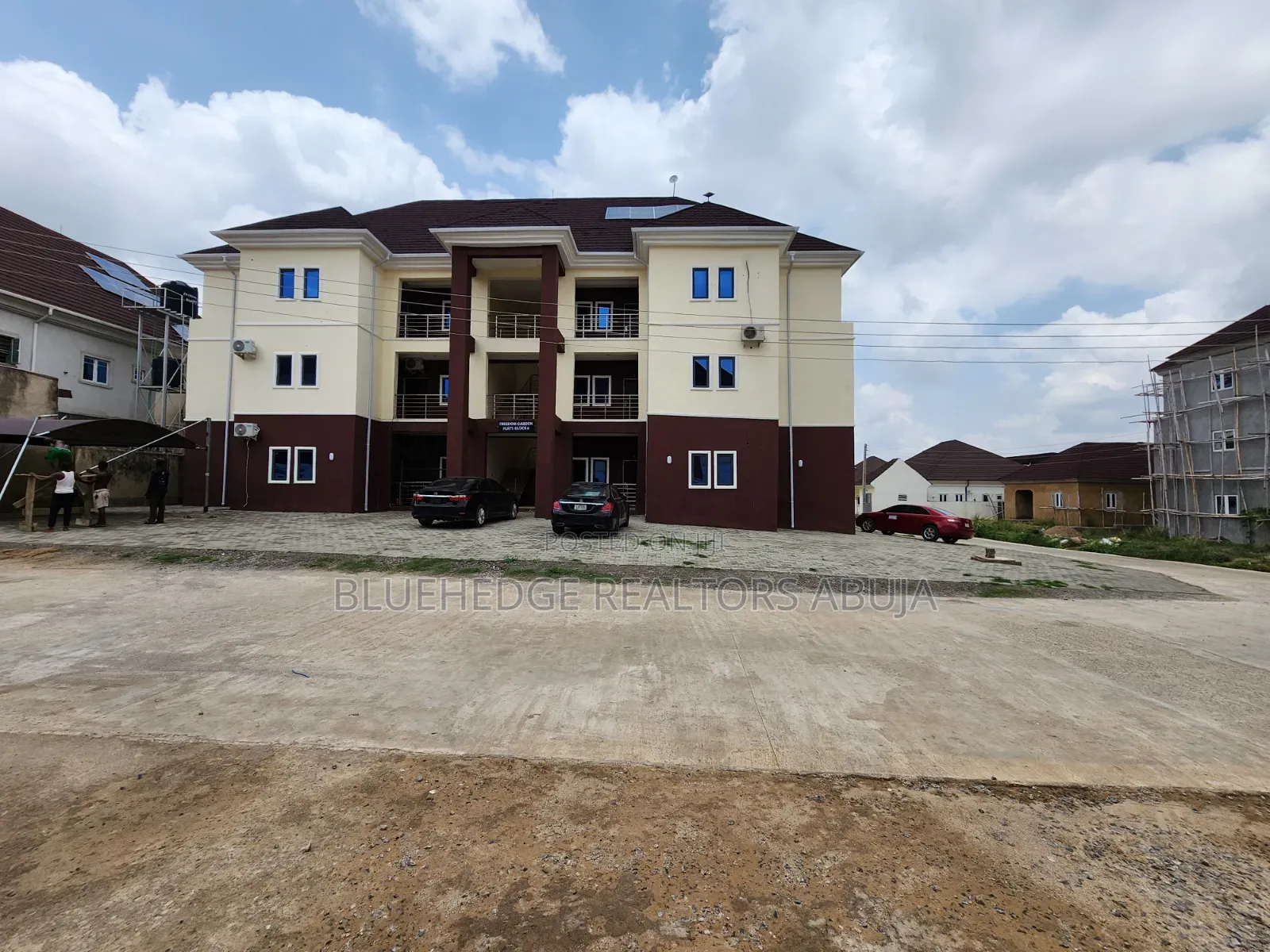 3bdrm Apartment in Sam Nujoma Housing, Galadimawa for sale