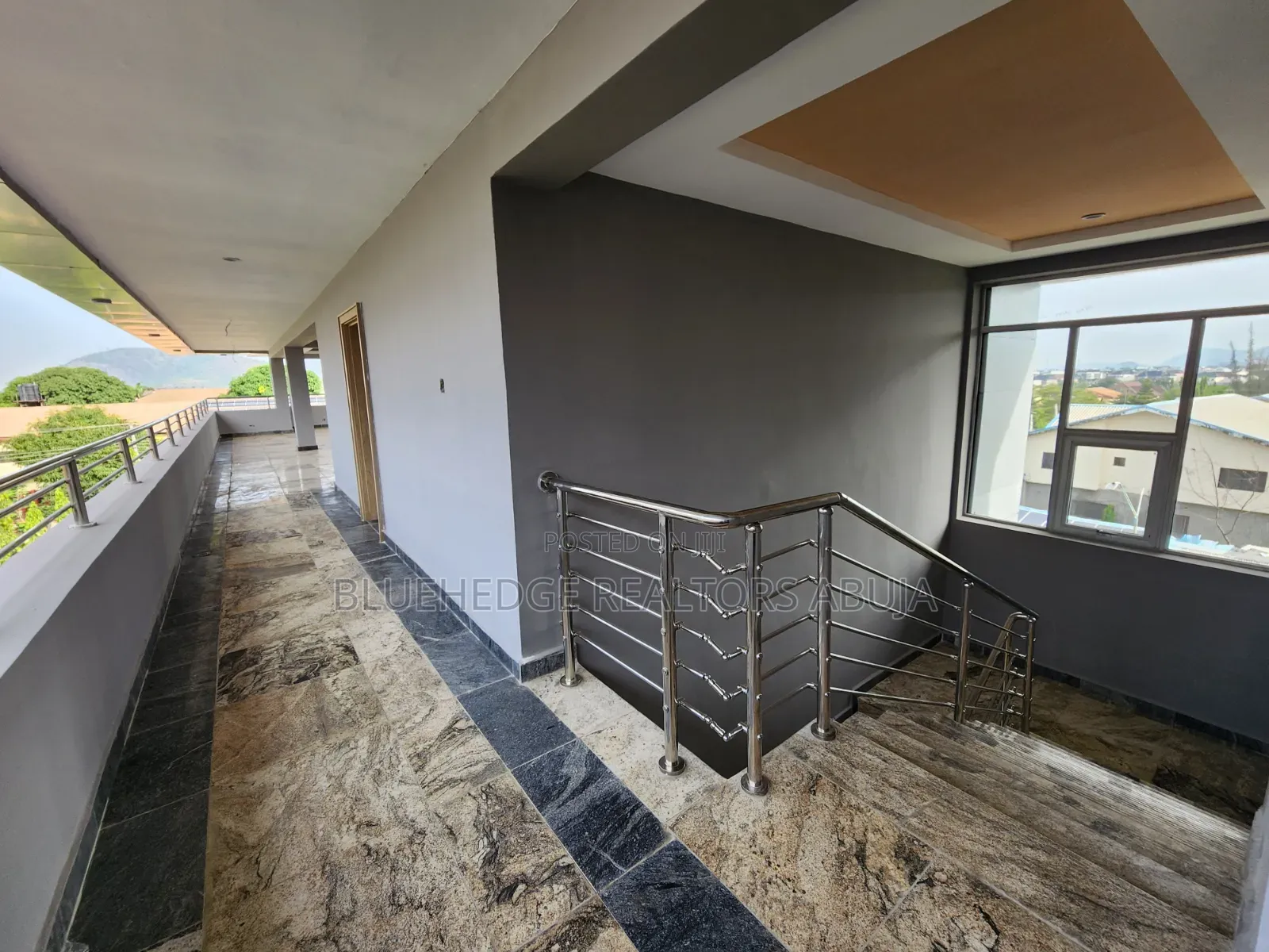 Well Appointed, Brand New With Excellent View Roof Top Restaurant