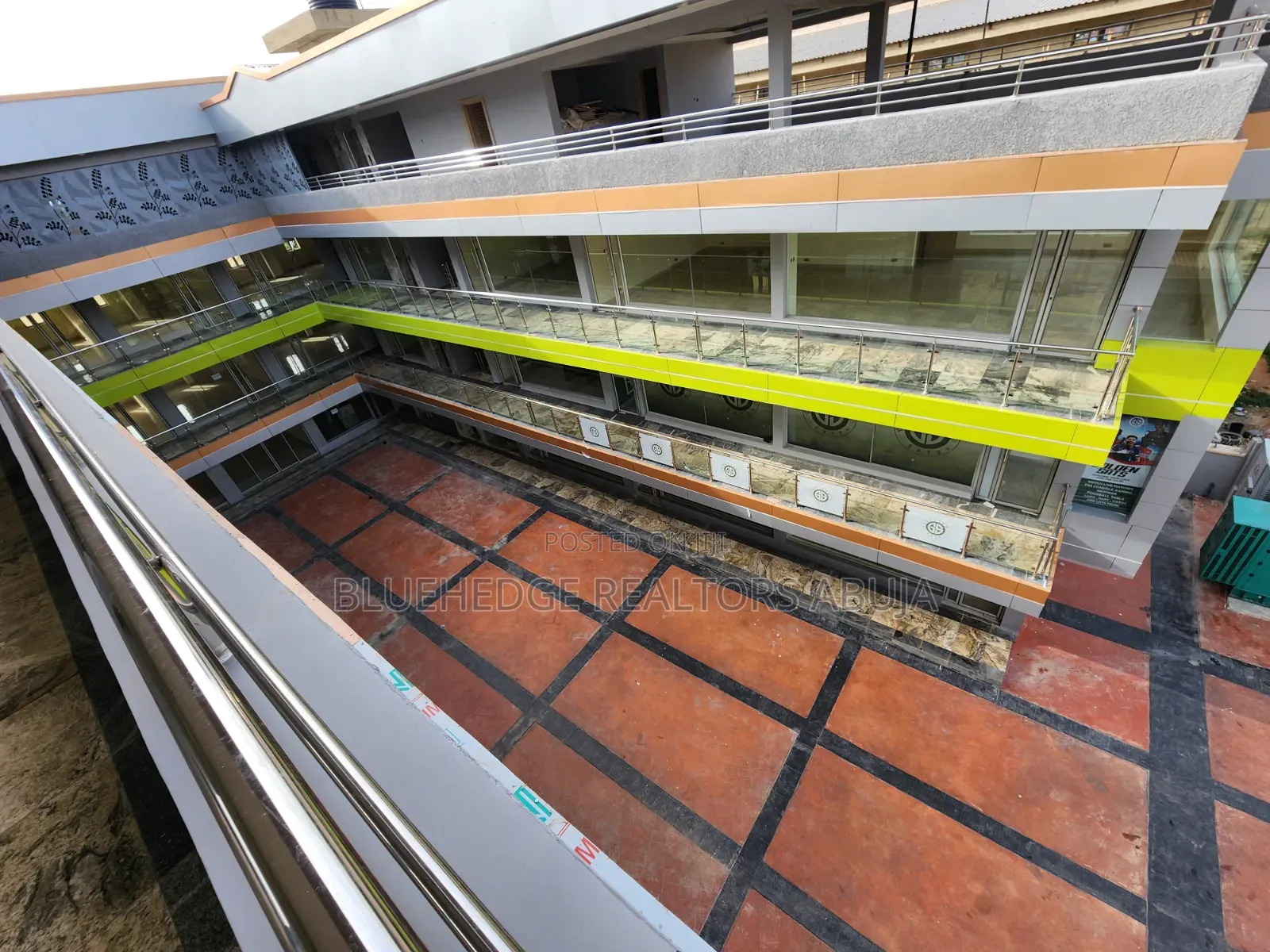 Well Appointed, Brand New With Excellent View Roof Top Restaurant