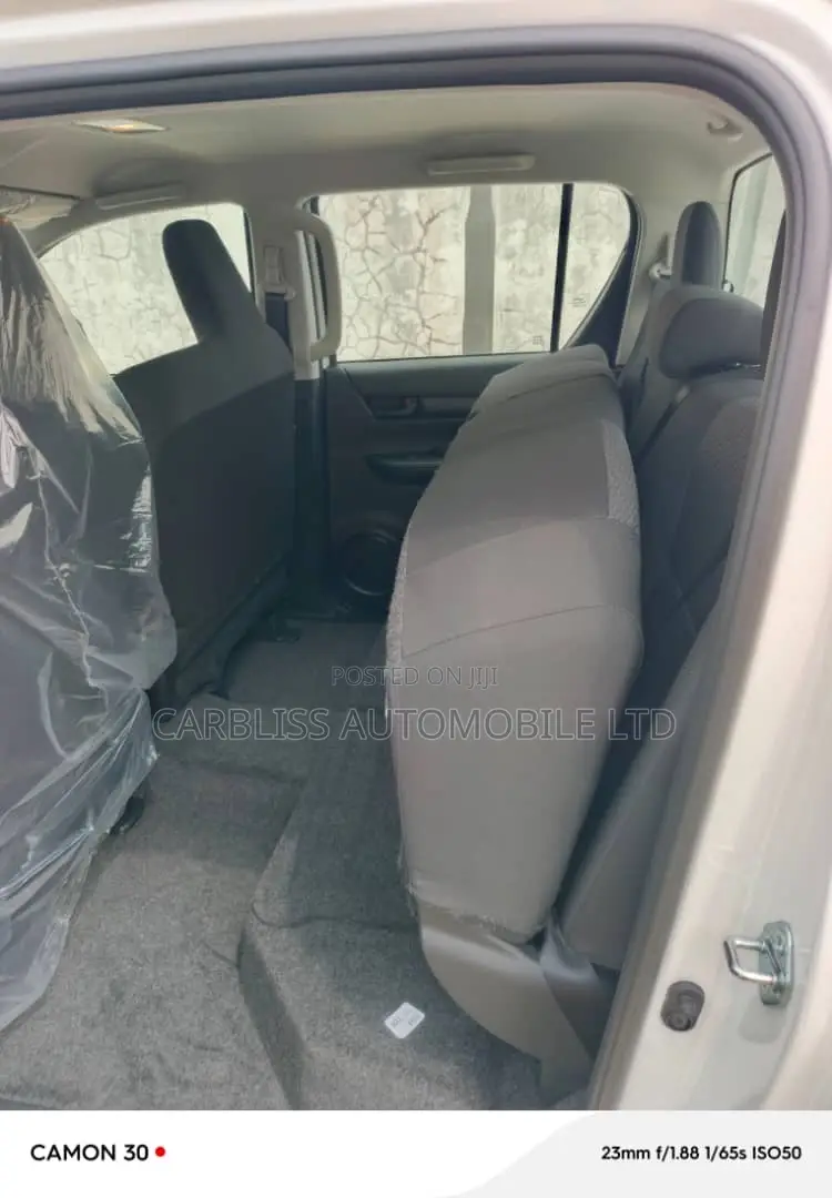 New Toyota Hilux 2025 White