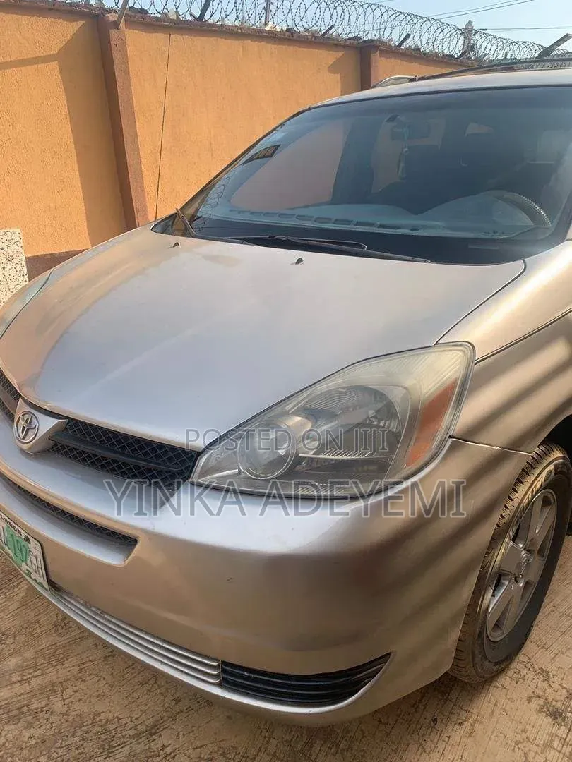 Toyota Sienna LE AWD (3.3L V6 5A) 2004 Gold