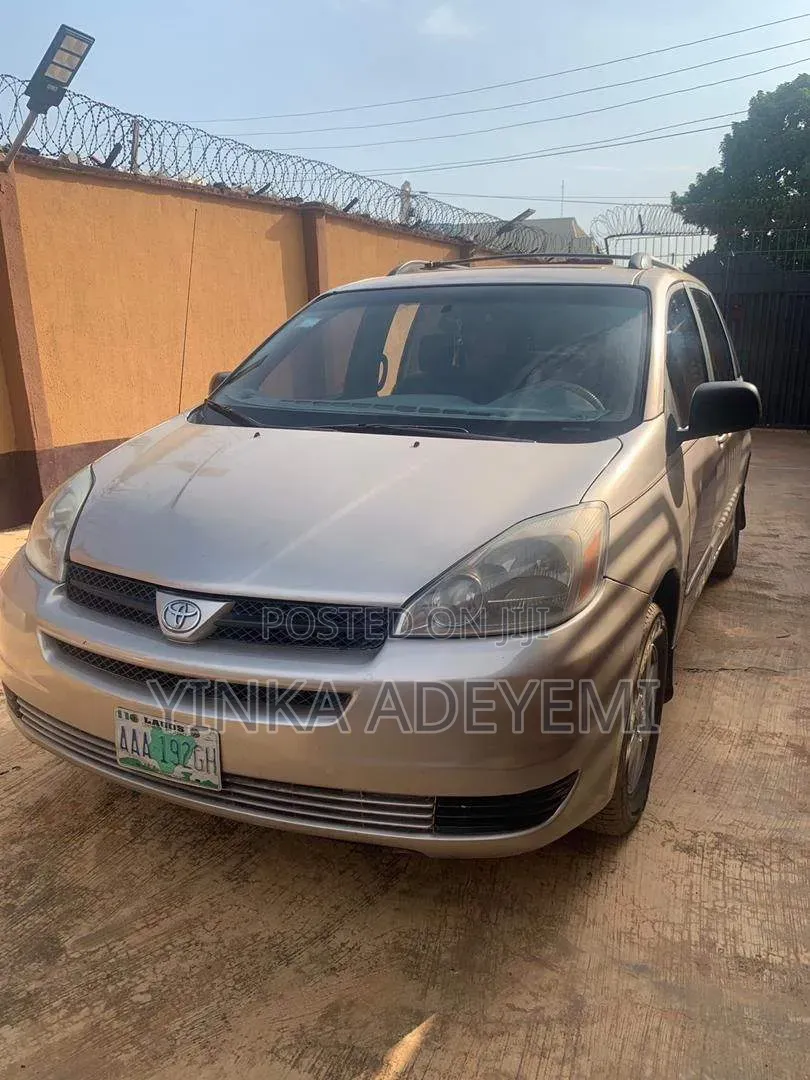 Toyota Sienna LE AWD (3.3L V6 5A) 2004 Gold