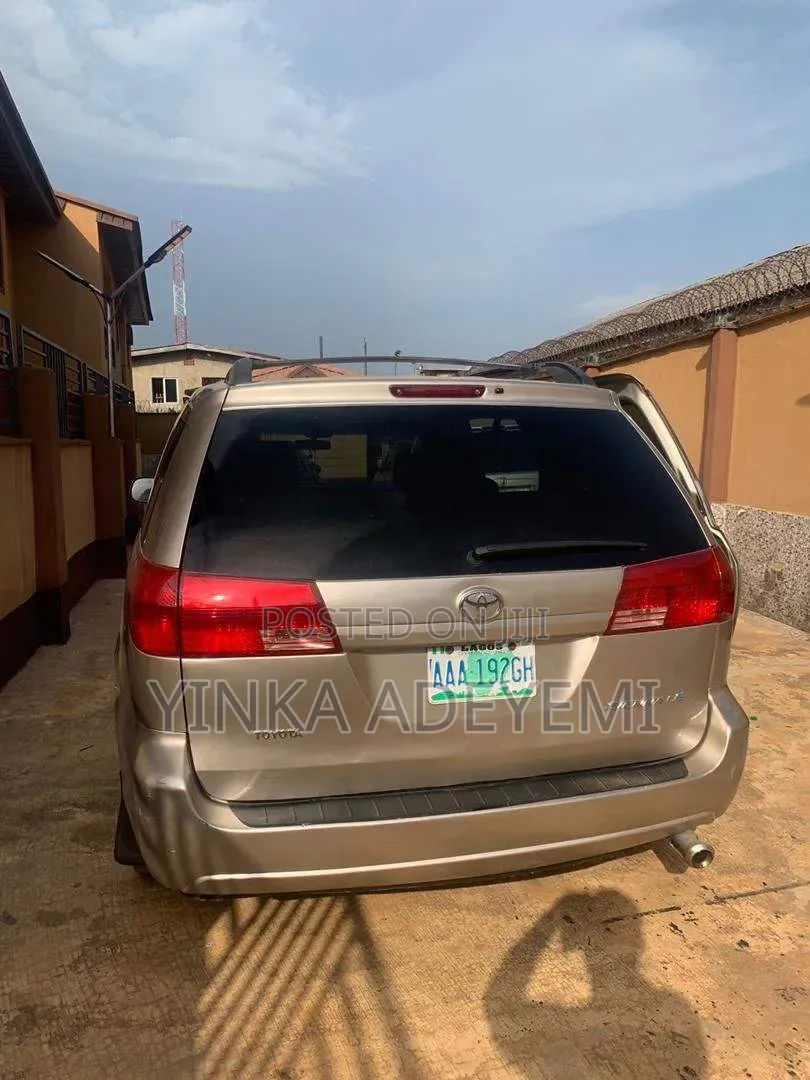 Toyota Sienna LE AWD (3.3L V6 5A) 2004 Gold