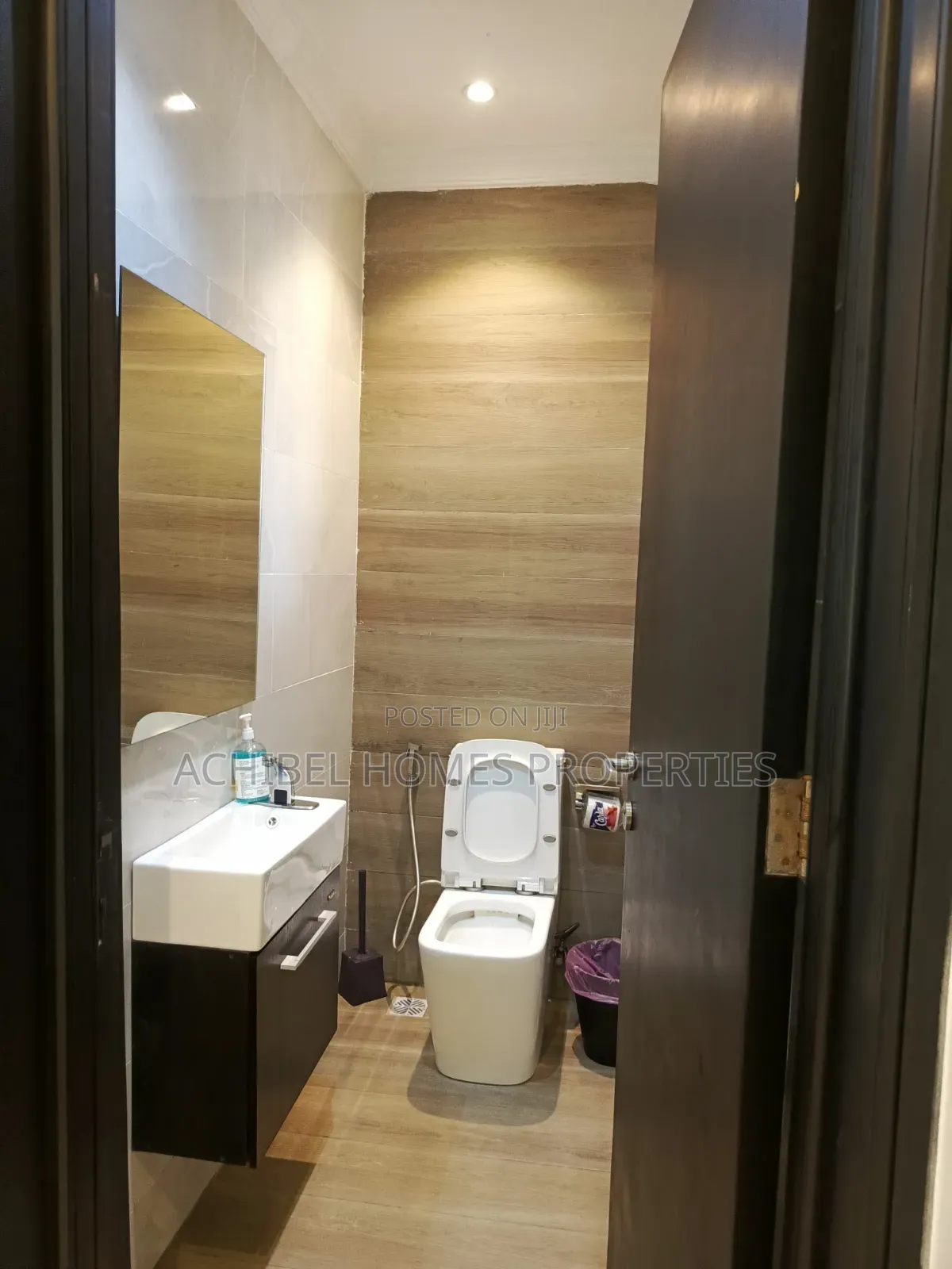 Furnished 3bdrm Apartment in Off Adeola Odeku for rent
