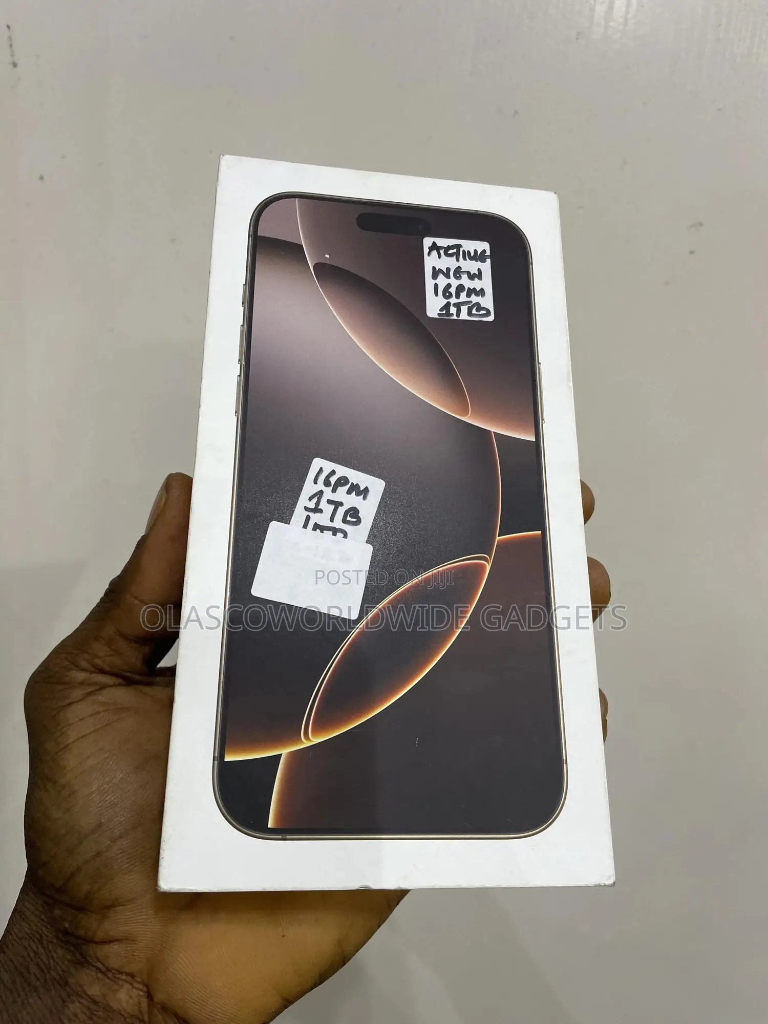 New Apple iPhone 16 Pro Max 1 TB Gold