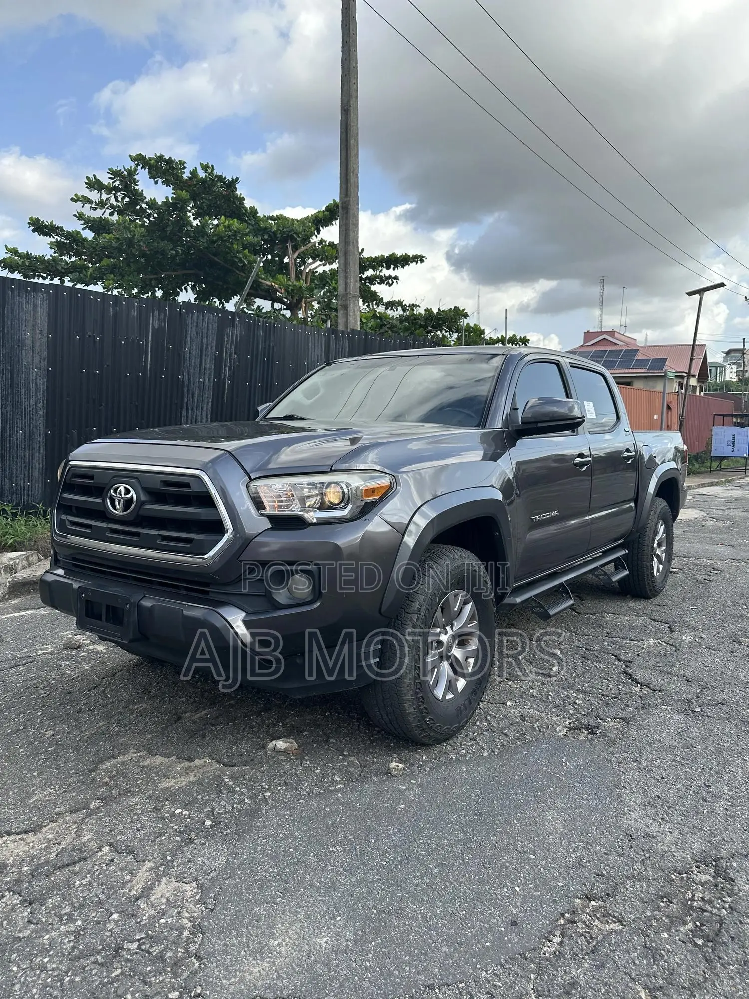 Toyota Tacoma SR5 2017 Gray