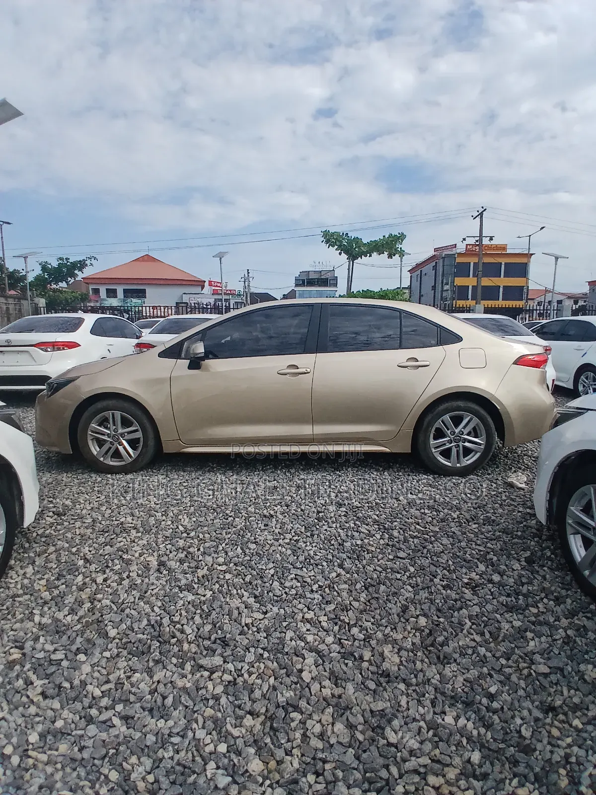 Toyota Corolla 2022 Gold