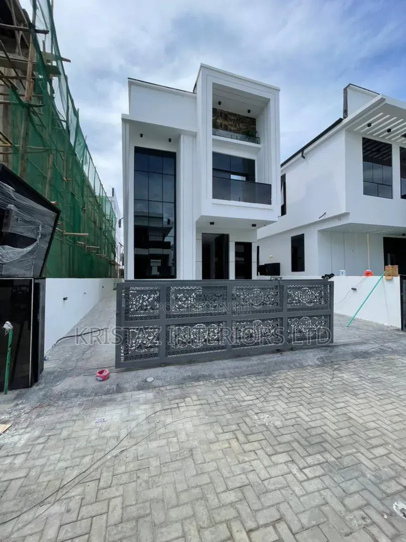 5bdrm Duplex in Chevron for sale