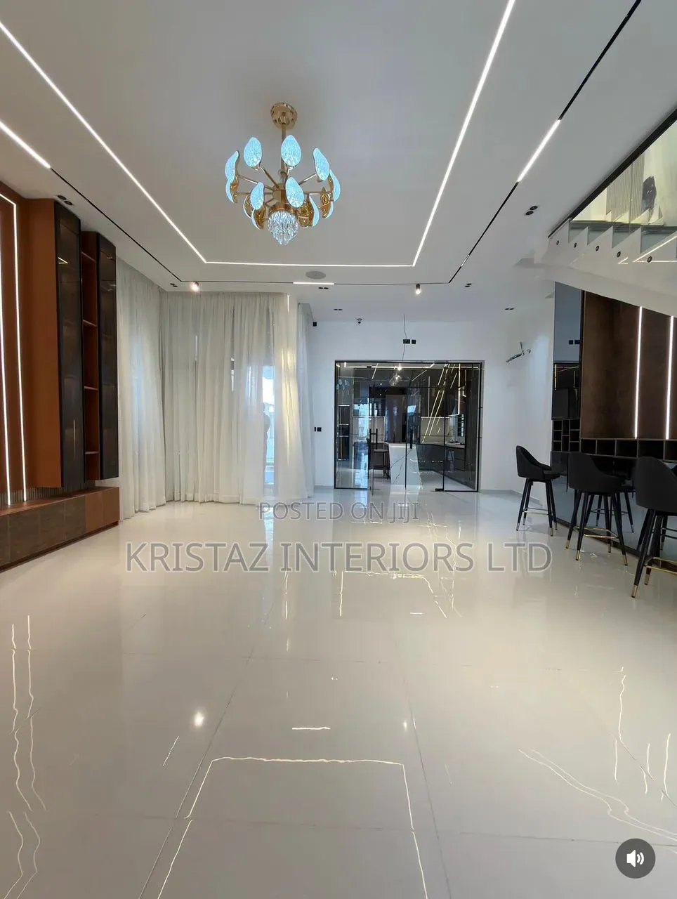 5bdrm Duplex in Chevron for sale