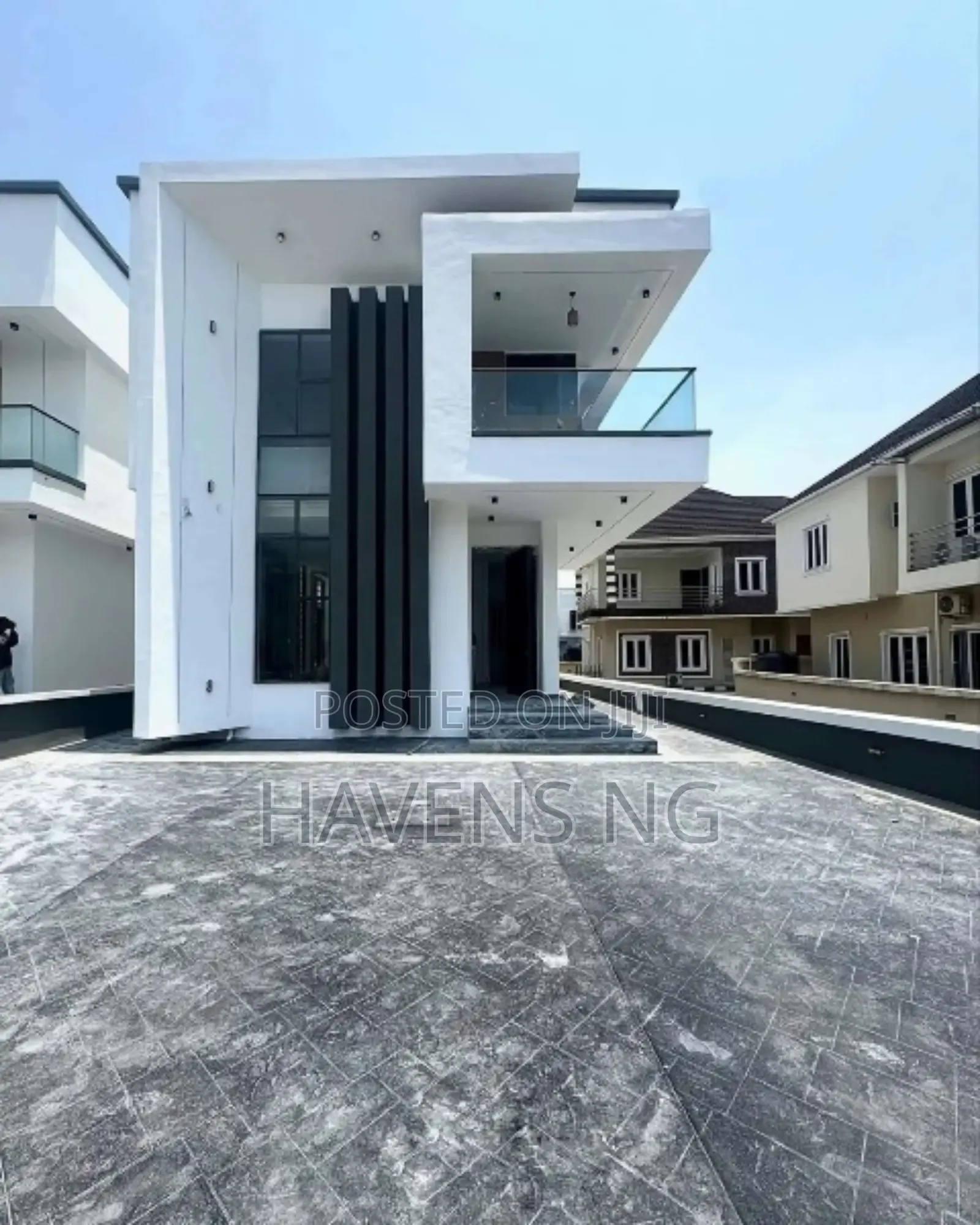 5bdrm Duplex in Ikota for sale