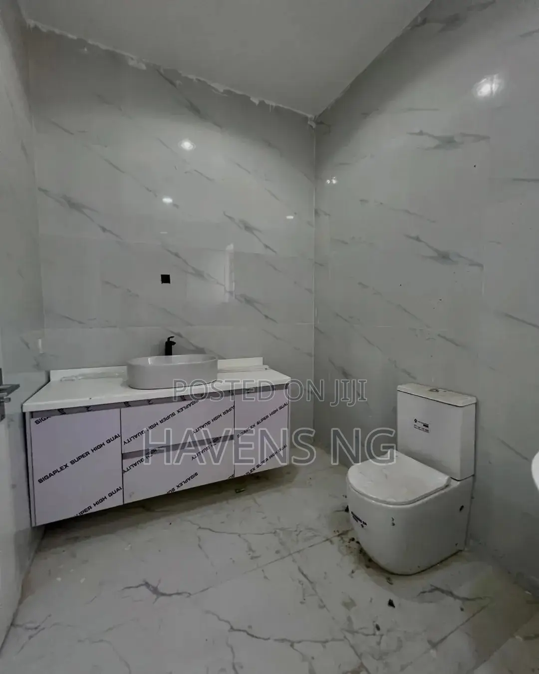 5bdrm Duplex in Ikota for sale