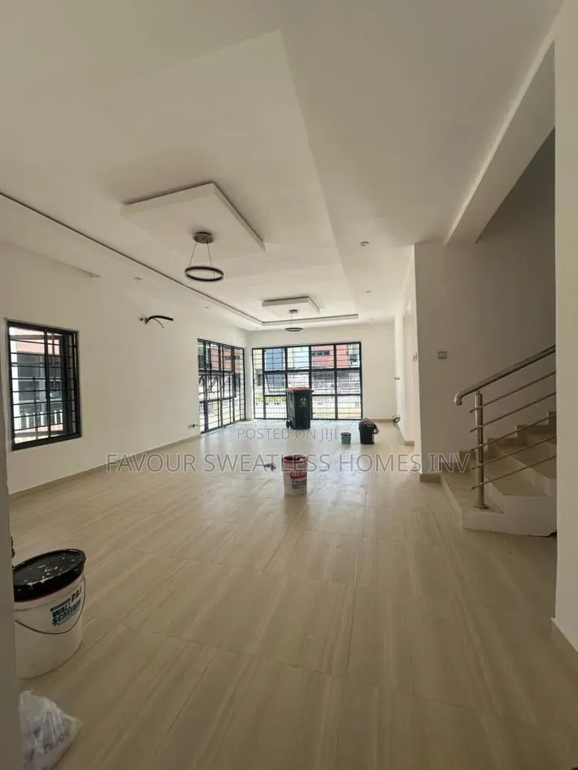 4bdrm Duplex in Ogudu Ph2, GRA Phase 2 Shangisha for rent