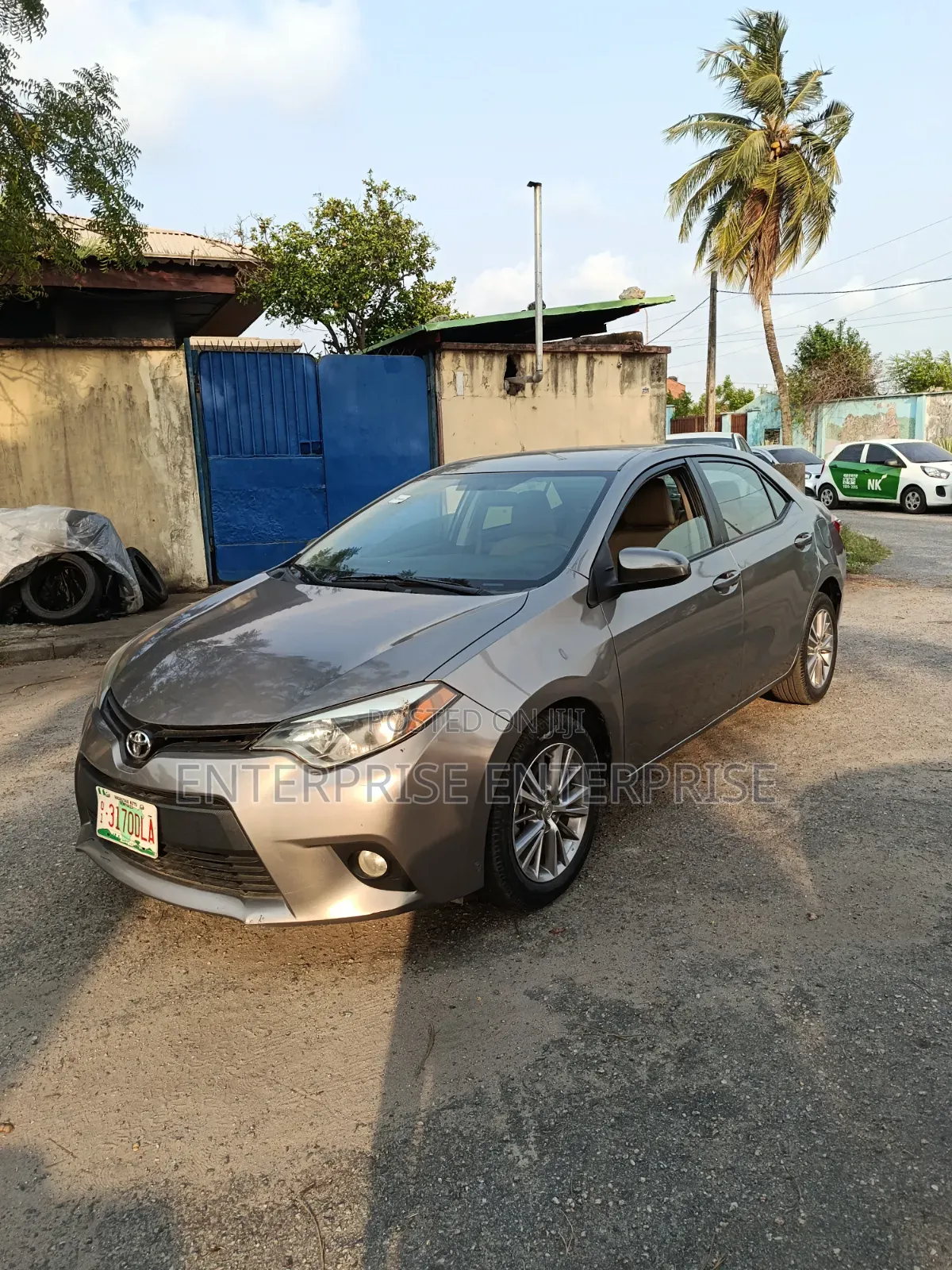 Toyota Corolla LE Plus 4dr Sedan (1.8L 4cyl CVT) 2015 Gray