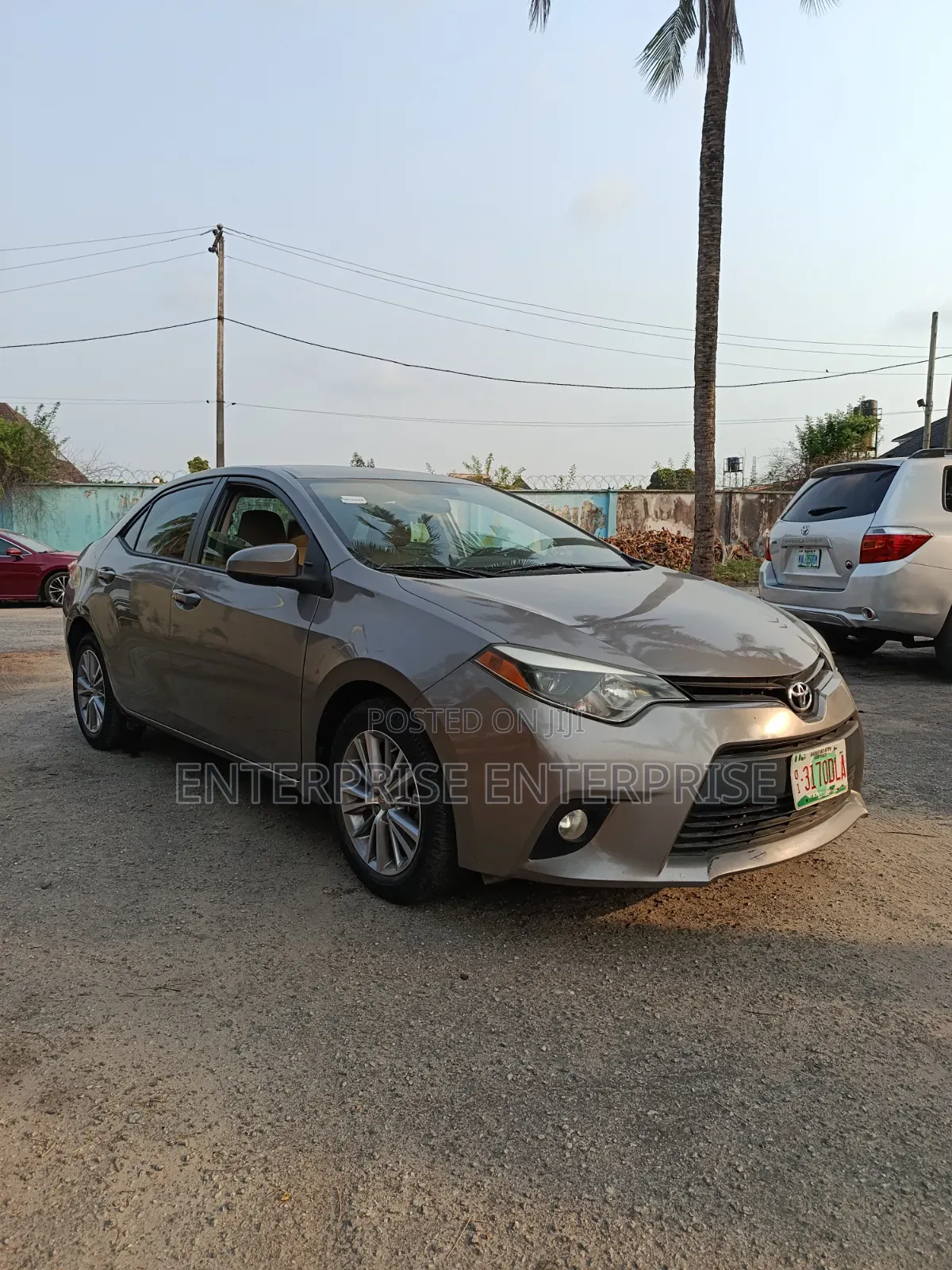 Toyota Corolla LE Plus 4dr Sedan (1.8L 4cyl CVT) 2015 Gray