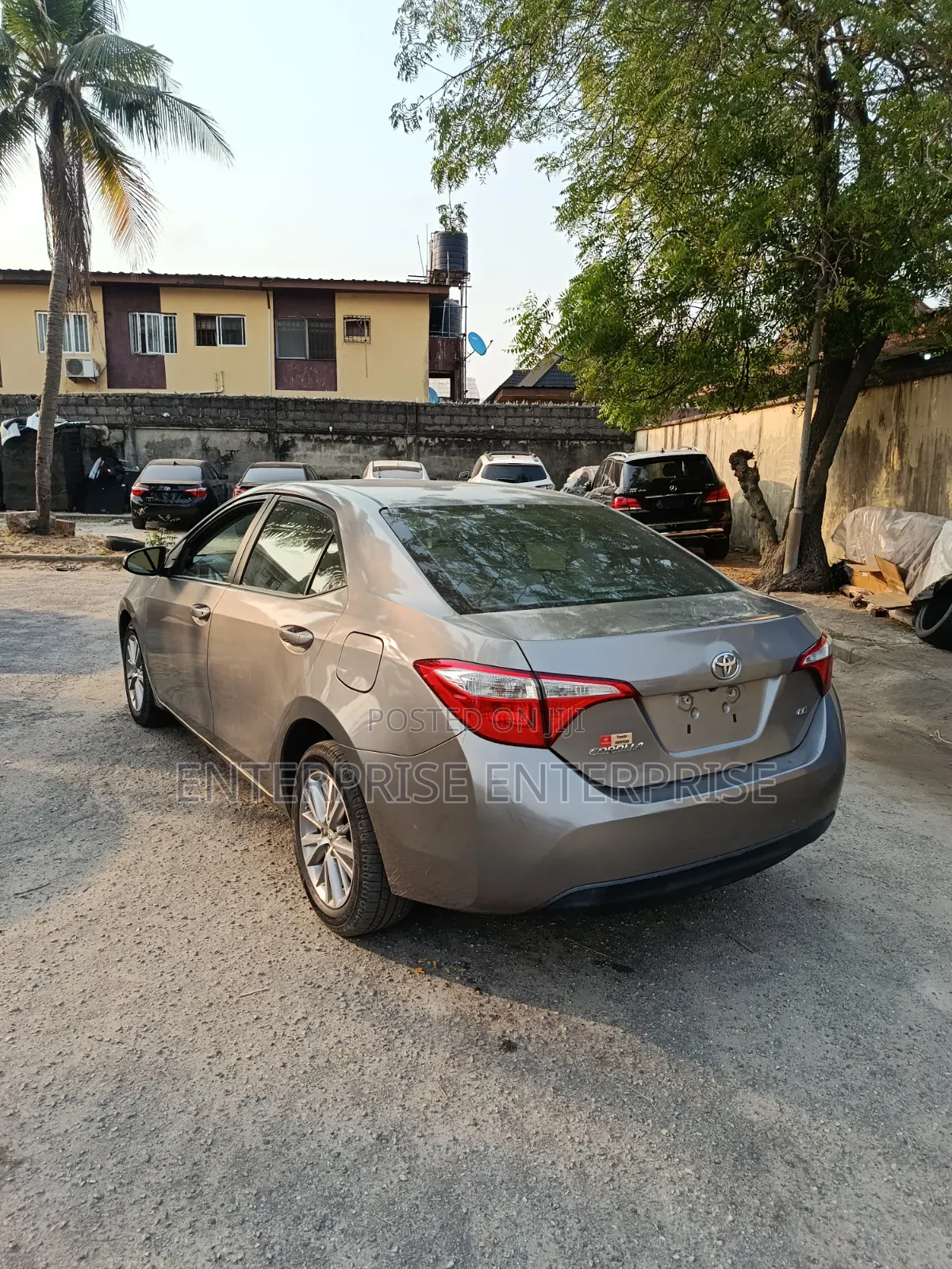 Toyota Corolla LE Plus 4dr Sedan (1.8L 4cyl CVT) 2015 Gray