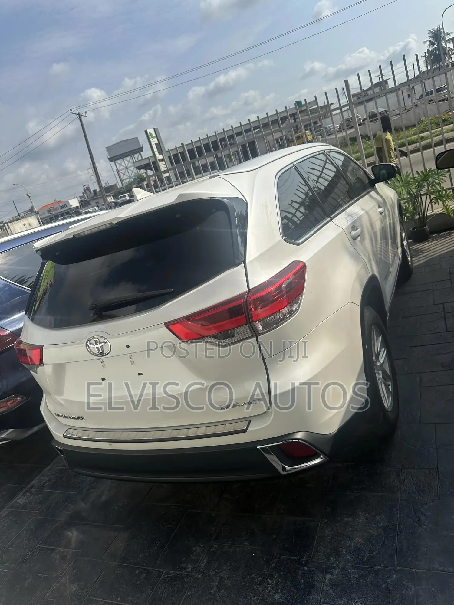 Toyota Highlander XLE 4x4 V6 (3.5L 6cyl 8A) 2018 White