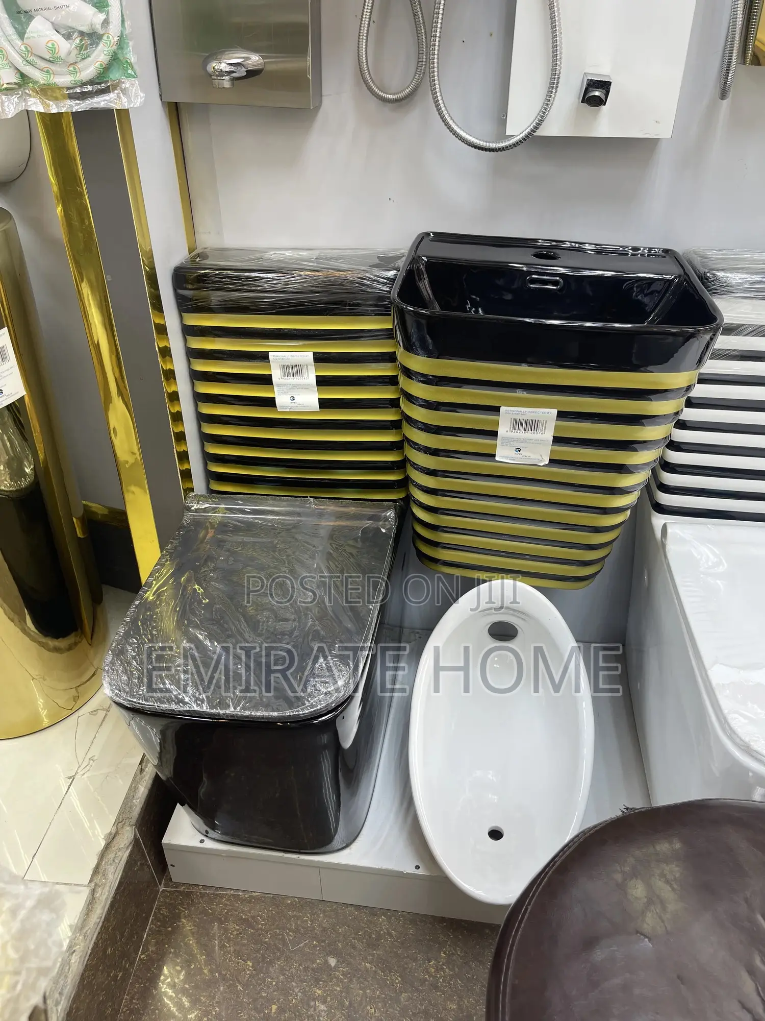 Italian Executives Toilet With Wall Mounted Basin