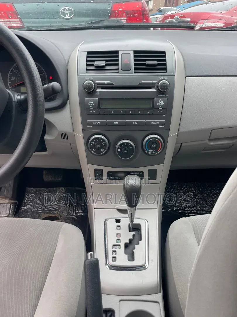 Toyota Corolla LE 4dr Sedan (1.8L 4cyl 4A) 2011 White