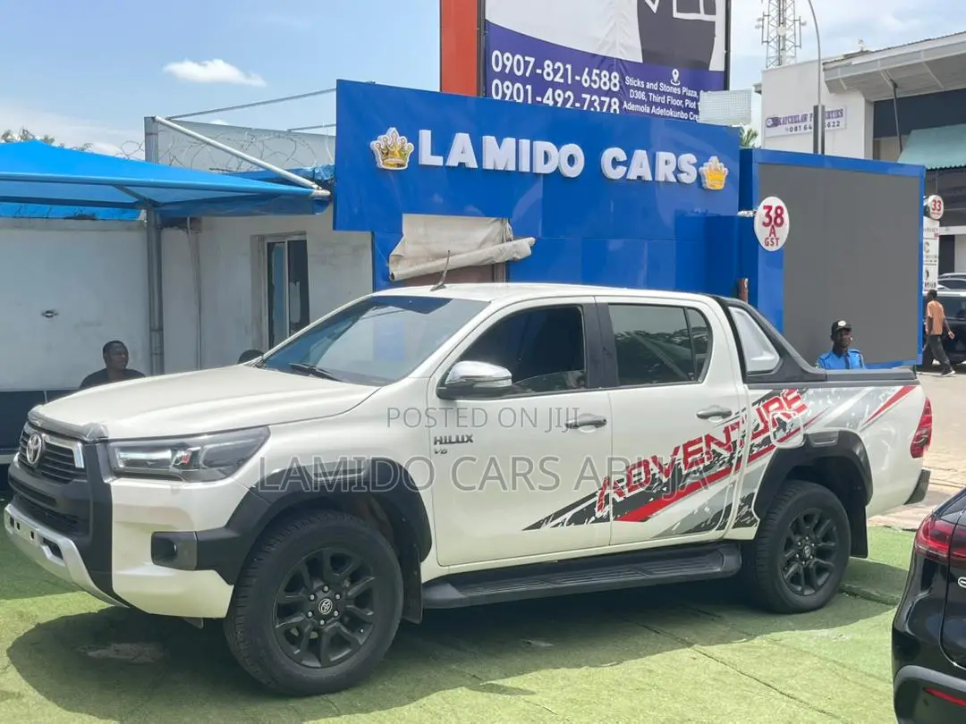 Toyota Hilux 2021 White