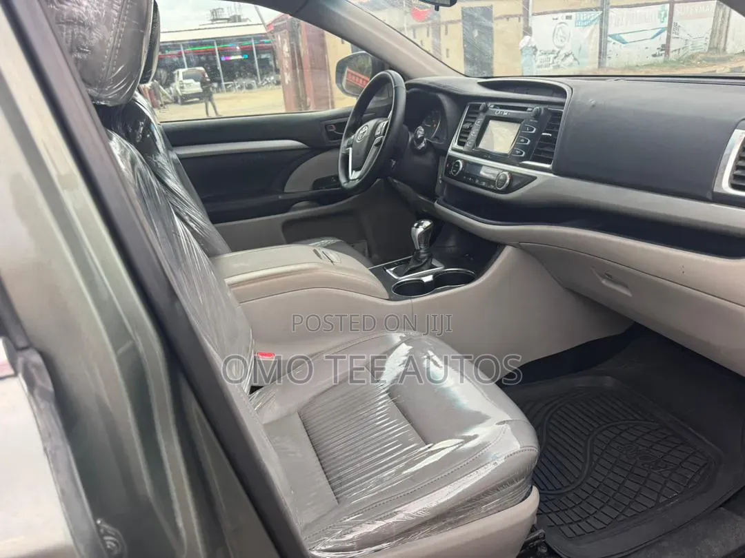 Toyota Highlander LE 4dr SUV AWD (3.5L 6cyl 6A) 2015 Green