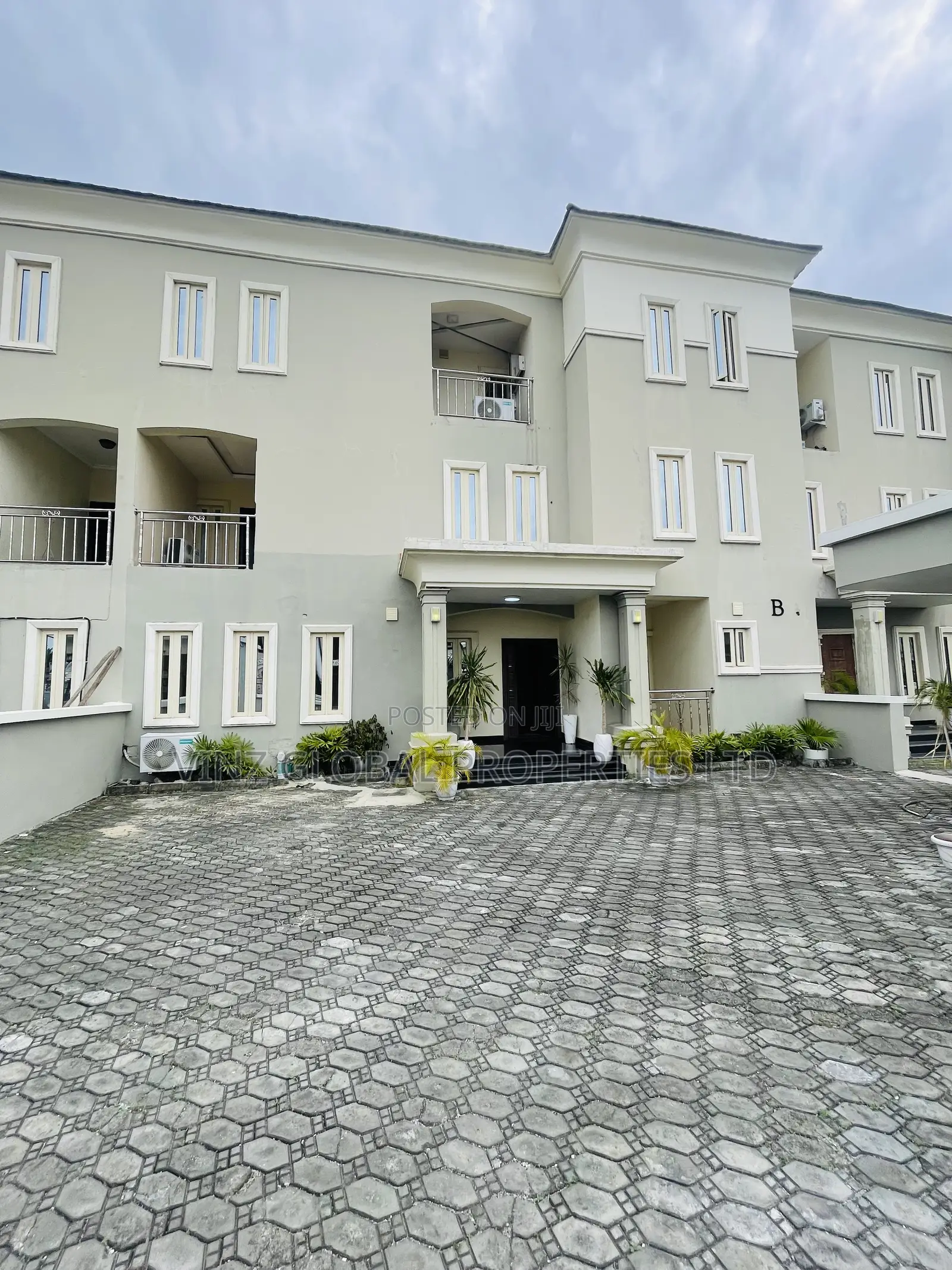 Exquisite 5/4 Bedrom Detached Duplex in a Serene Secured Environment