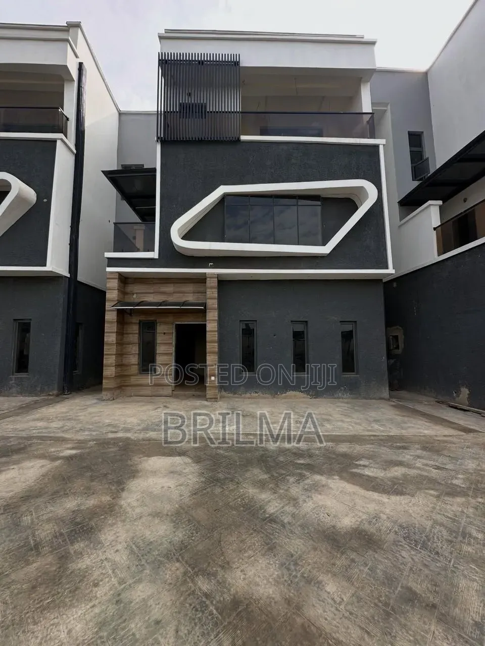 4bdrm Duplex in Gaduwa for sale
