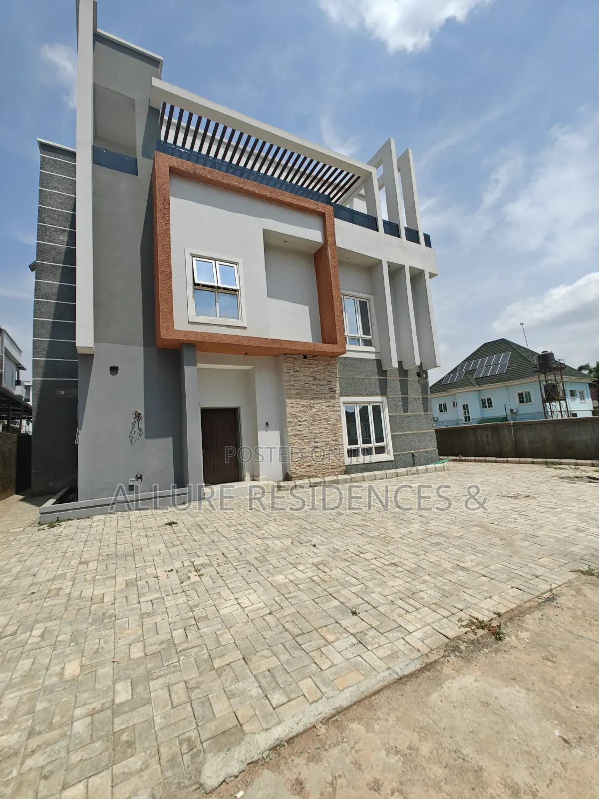 5bdrm Duplex in Peachville Estate, Durumi for sale