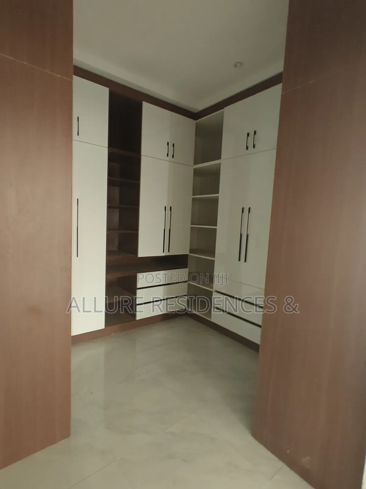5bdrm Duplex in Peachville Estate, Durumi for sale