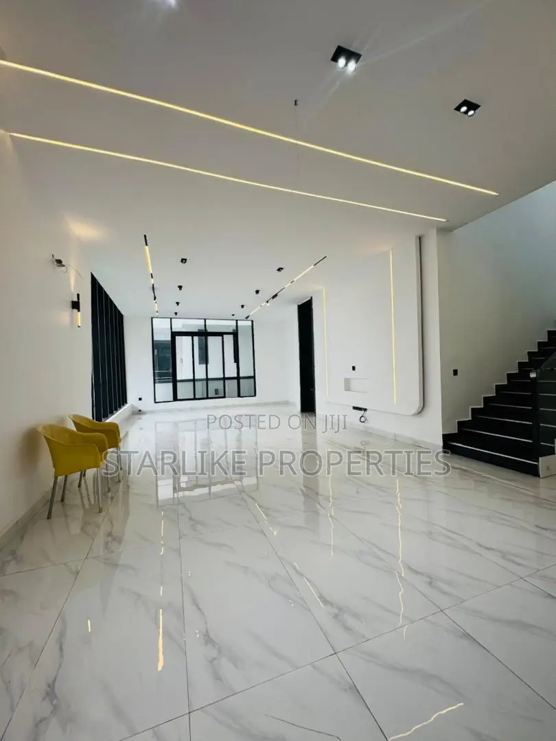 5bdrm Duplex in Chevron for sale