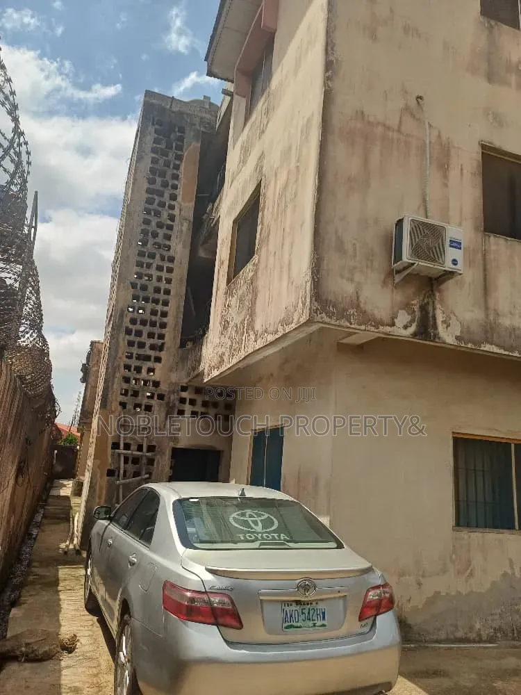 3bdrm Block of Flats in Kofoworola Attah St, for sale