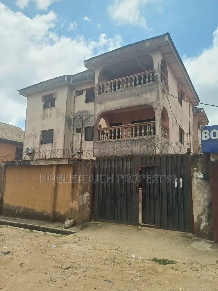 3bdrm Block of Flats in Kofoworola Attah St, for sale