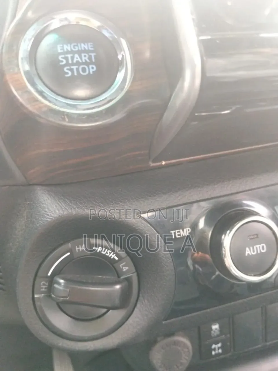 Toyota Hilux 2021 White